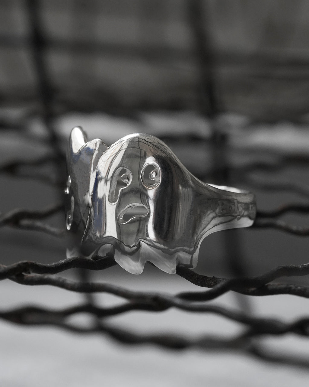 Polyʼs Two Ghost Ring