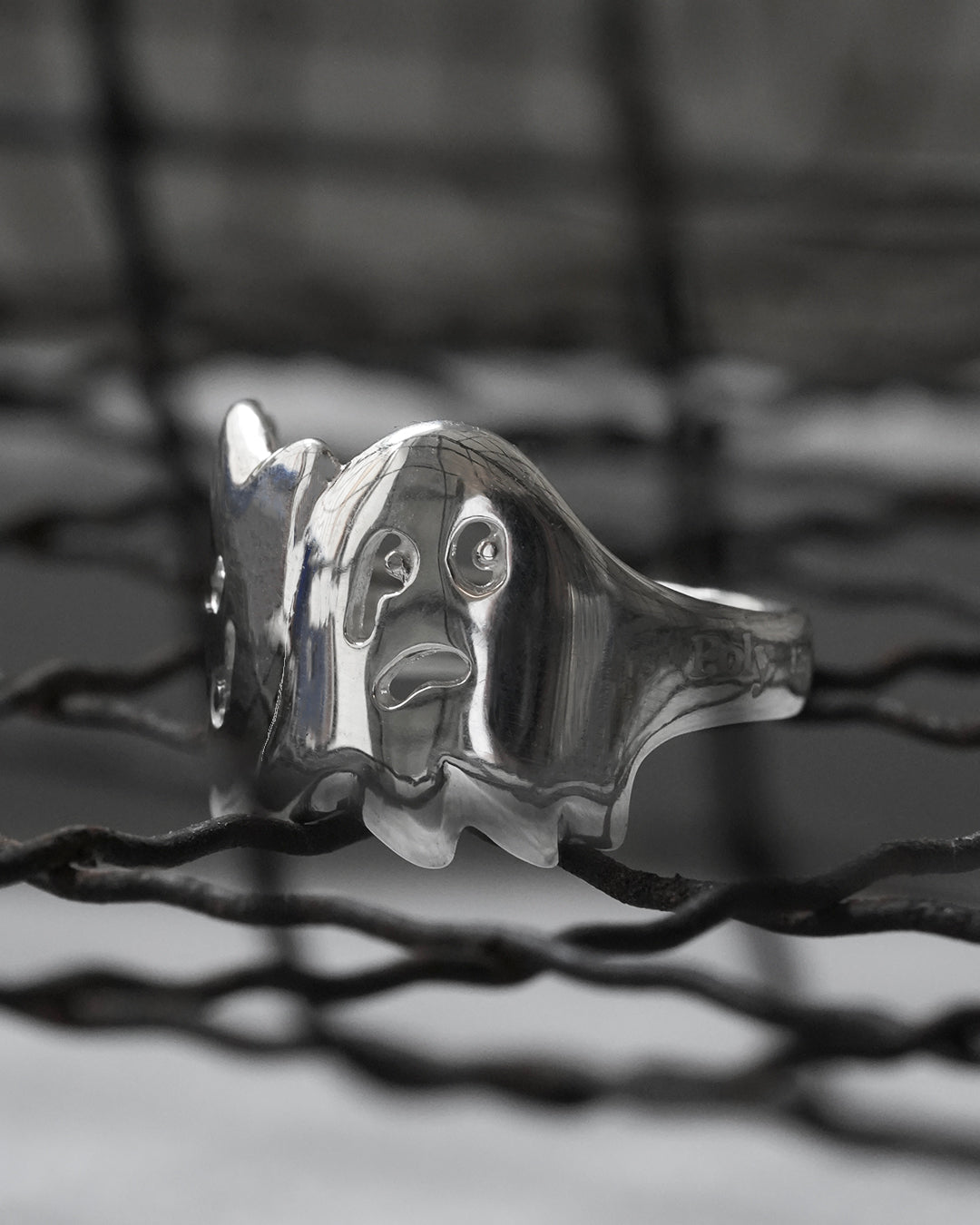 Polyʼs Two Ghost Ring